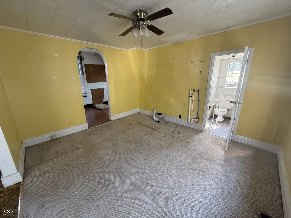 119 10th Street Elwood, IN 46036
