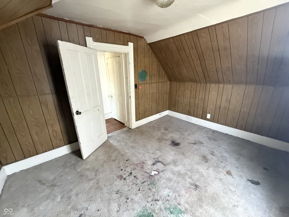119 10th Street Elwood, IN 46036