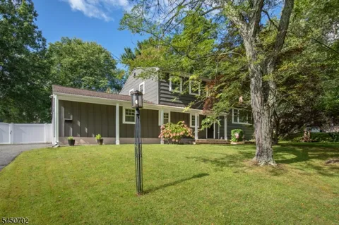 43 Sandra Ln
