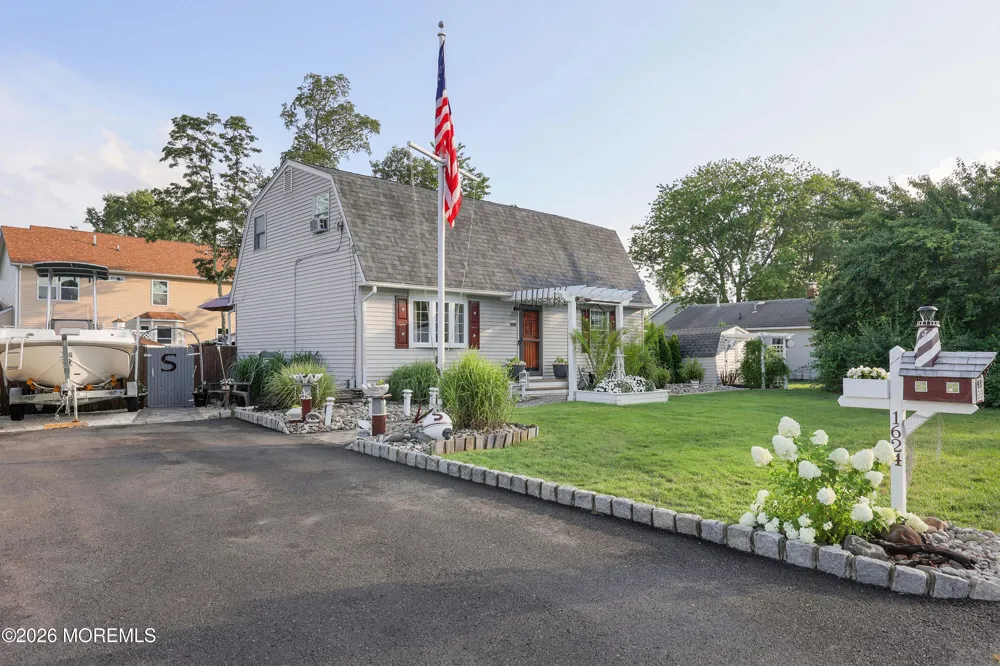 1624 6th Avenue Toms River, NJ 08757