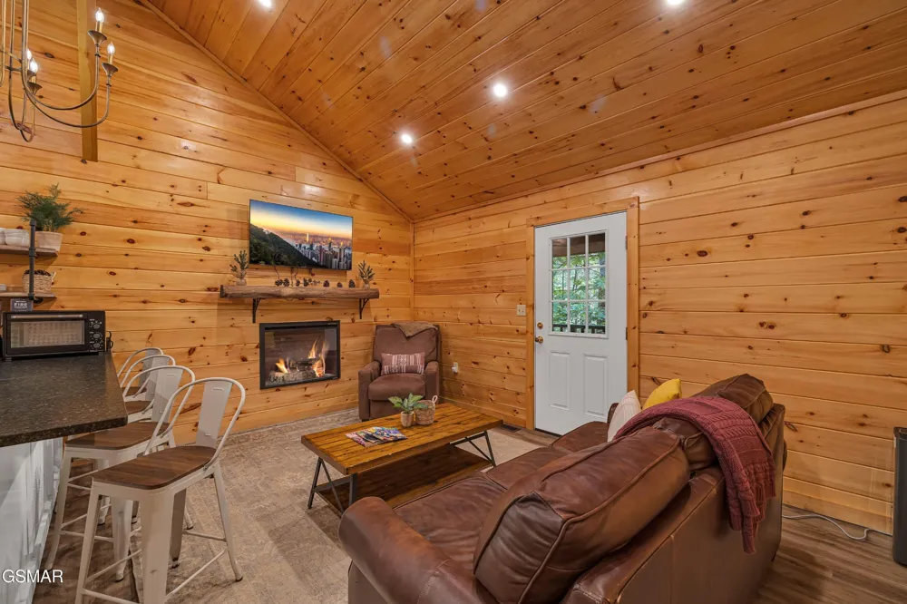 4081 Henry Town Road Sevierville, TN 37876