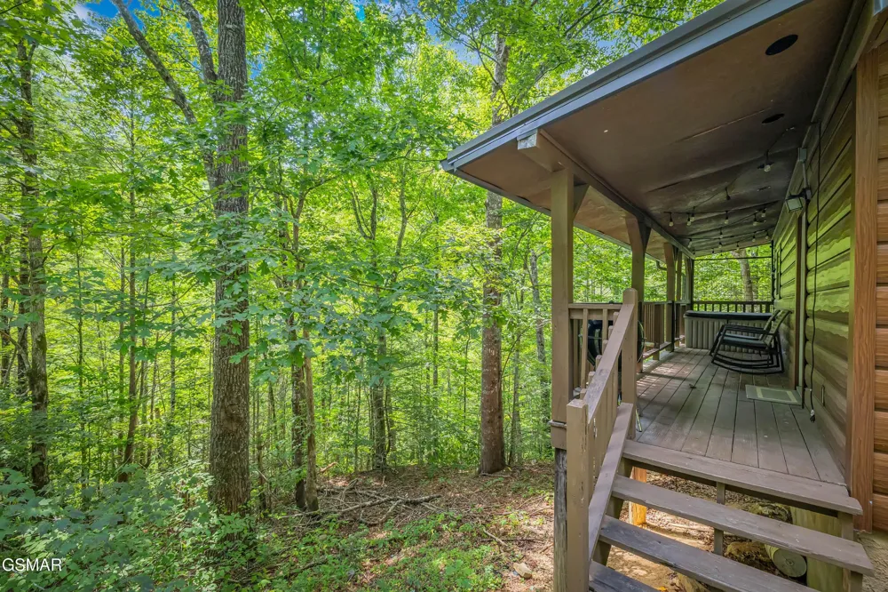 4081 Henry Town Road Sevierville, TN 37876