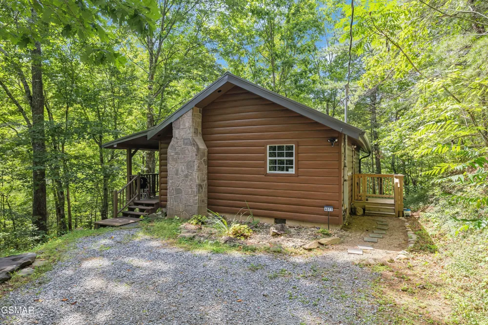 4081 Henry Town Road Sevierville, TN 37876