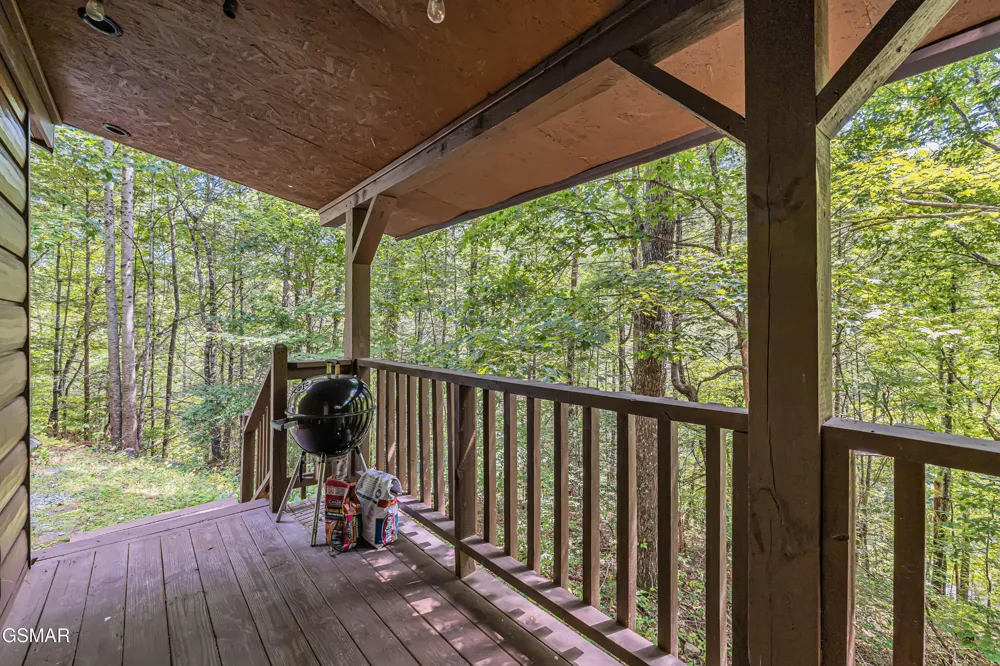 4081 Henry Town Road Sevierville, TN 37876
