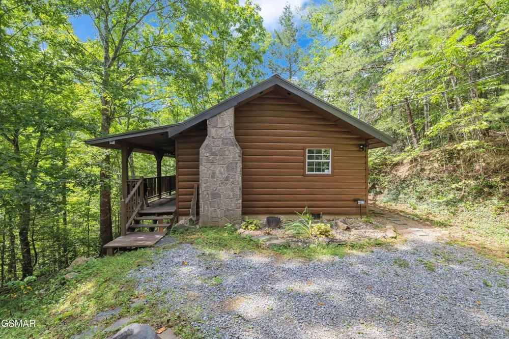 4081 Henry Town Road Sevierville, TN 37876