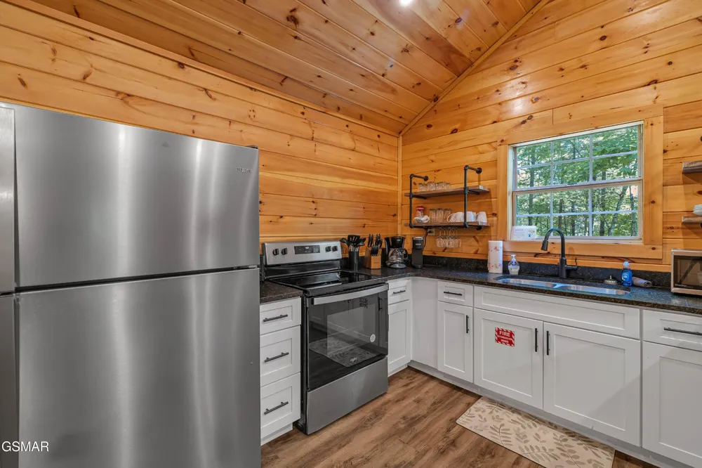 4081 Henry Town Road Sevierville, TN 37876