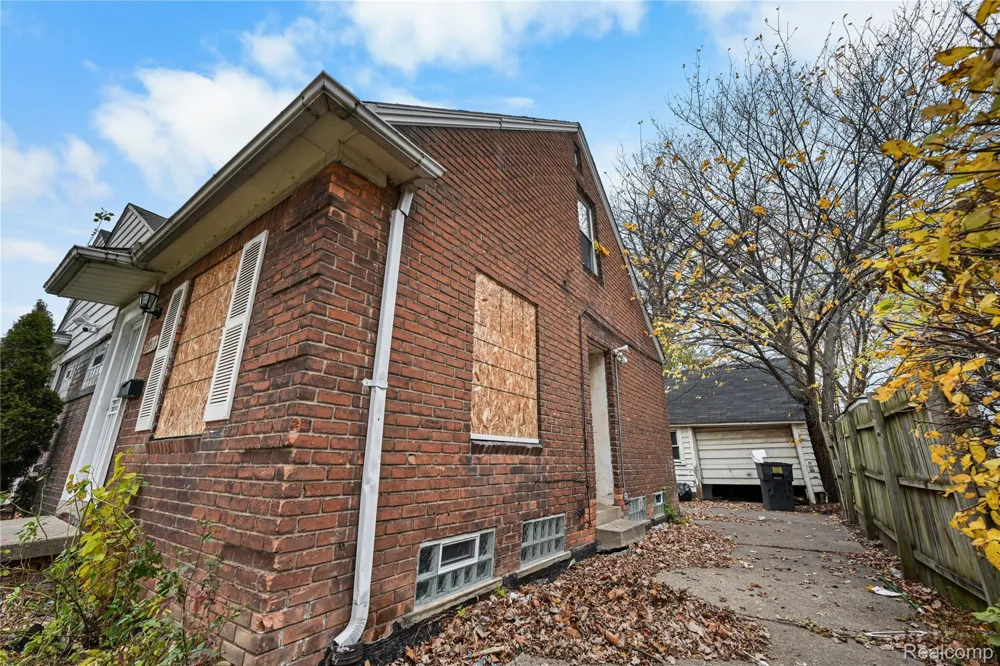 20707 Moross Road Detroit City, MI 48224