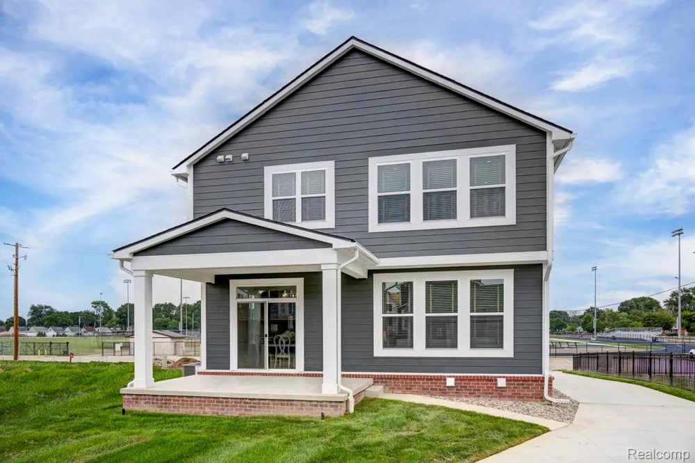 750 Schalm Dr Clawson City, MI 48017