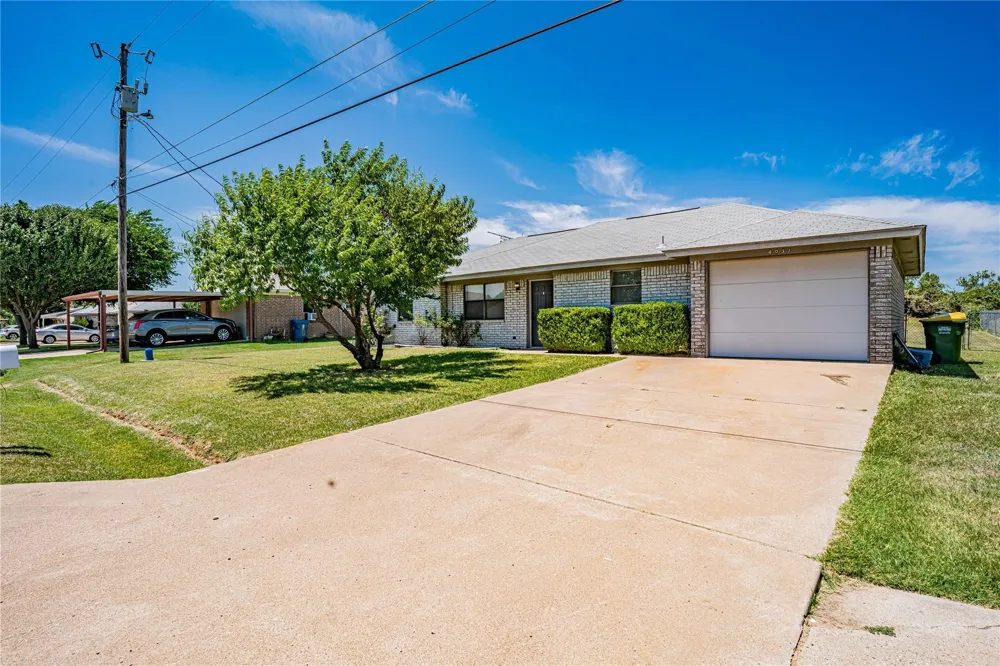 4031 Country Meadows Circle Granbury, TX 76049