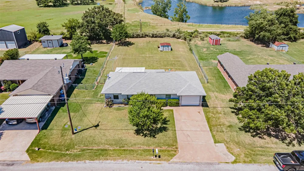 4031 Country Meadows Circle Granbury, TX 76049