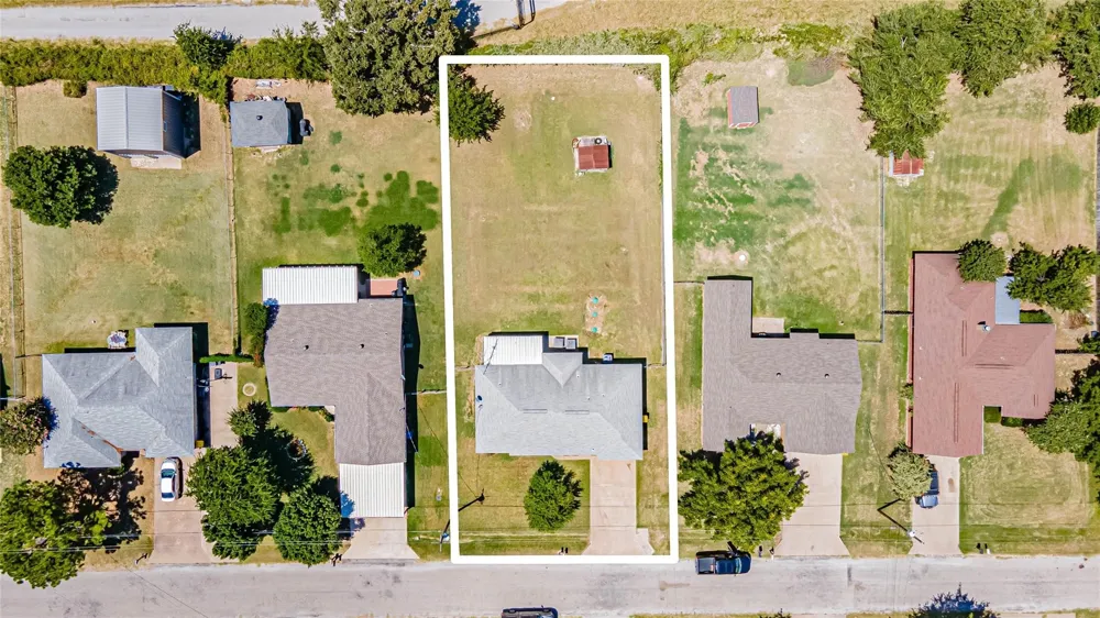 4031 Country Meadows Circle Granbury, TX 76049