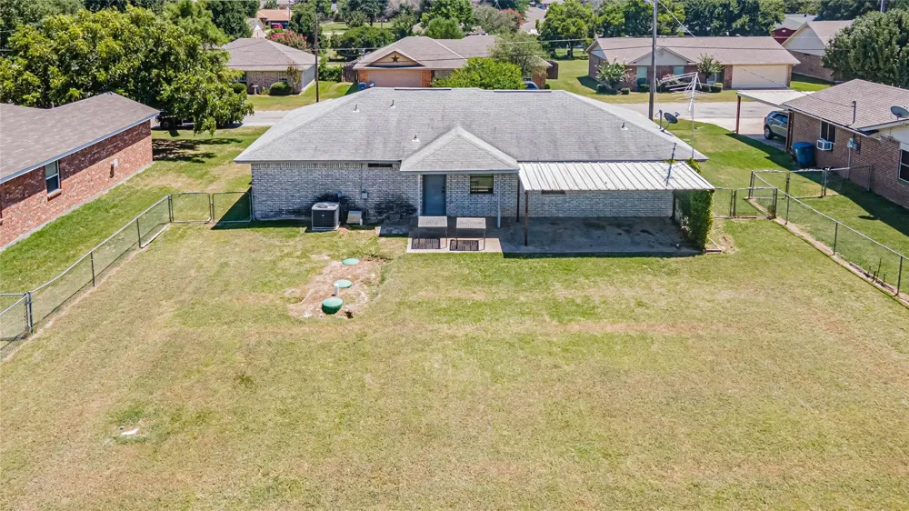 4031 Country Meadows Circle Granbury, TX 76049