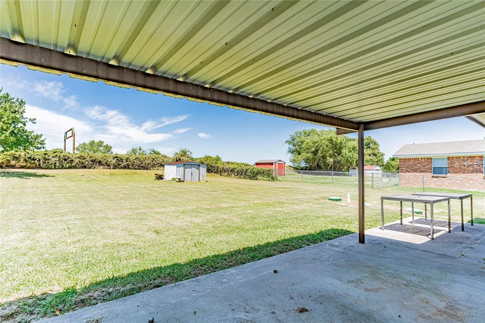 4031 Country Meadows Circle Granbury, TX 76049