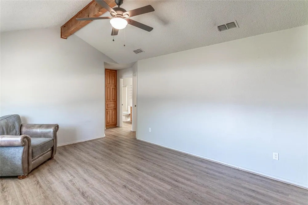 4031 Country Meadows Circle Granbury, TX 76049