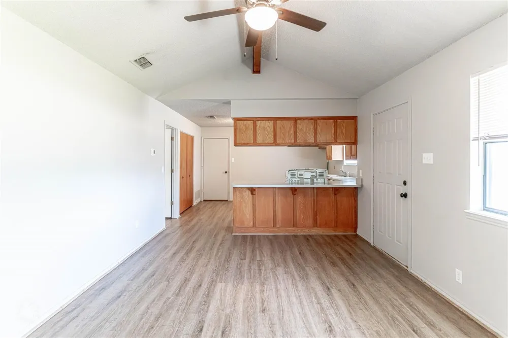 4031 Country Meadows Circle Granbury, TX 76049