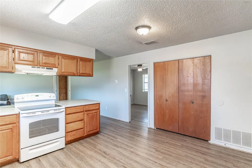 4031 Country Meadows Circle Granbury, TX 76049