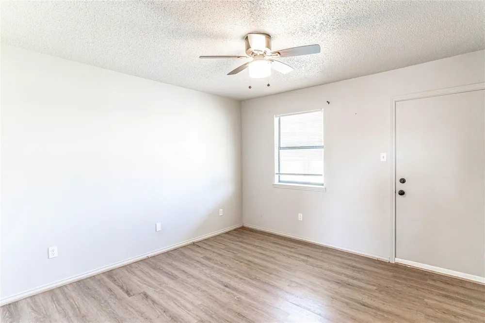 4031 Country Meadows Circle Granbury, TX 76049