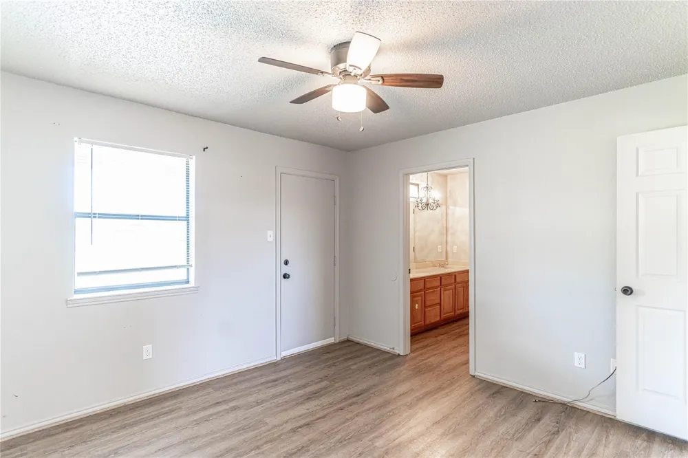 4031 Country Meadows Circle Granbury, TX 76049