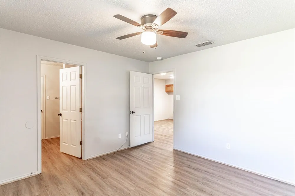 4031 Country Meadows Circle Granbury, TX 76049
