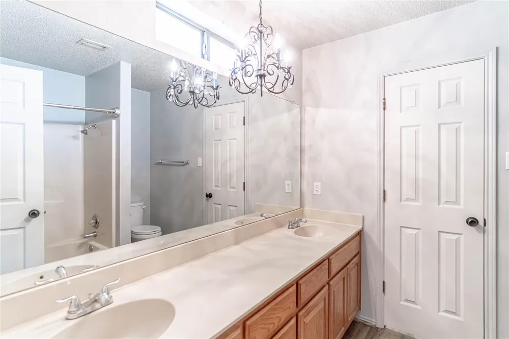 4031 Country Meadows Circle Granbury, TX 76049