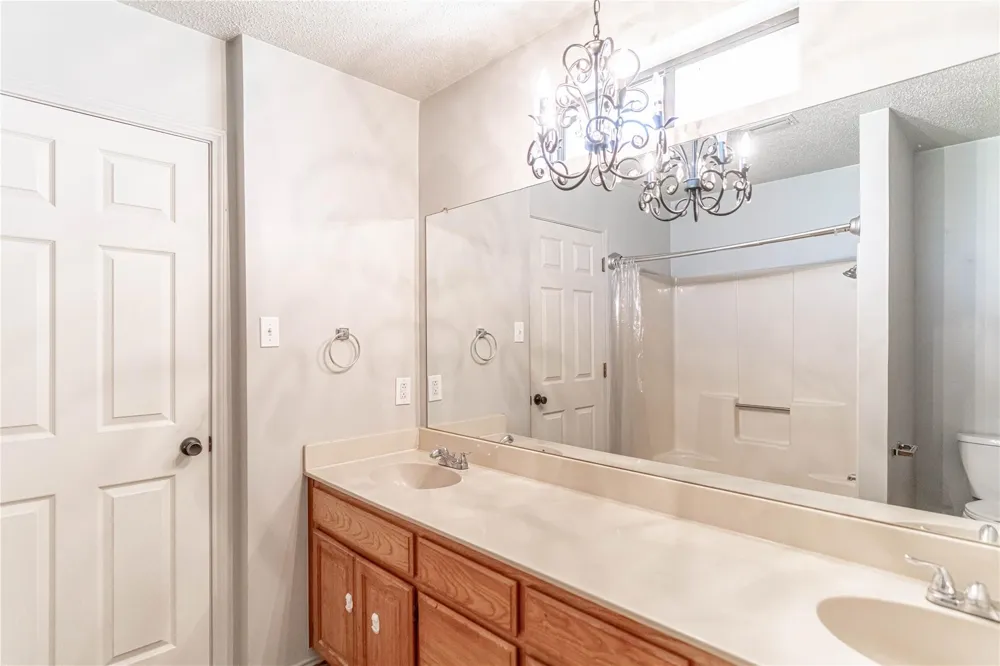 4031 Country Meadows Circle Granbury, TX 76049