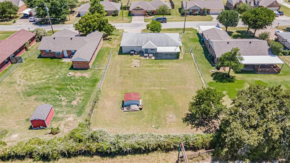 4031 Country Meadows Circle Granbury, TX 76049