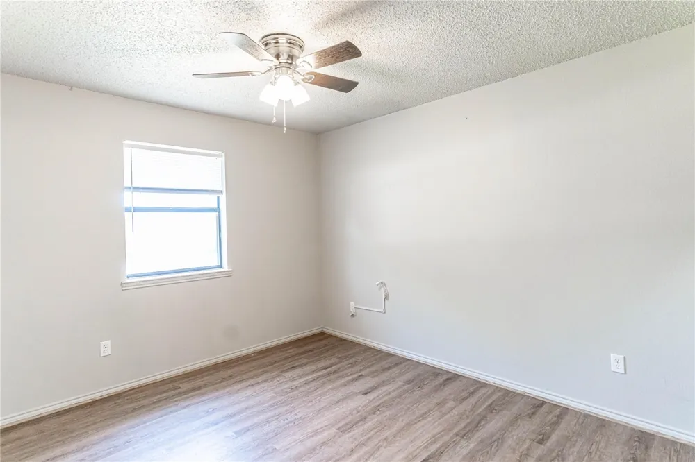 4031 Country Meadows Circle Granbury, TX 76049
