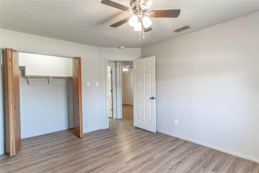 4031 Country Meadows Circle Granbury, TX 76049