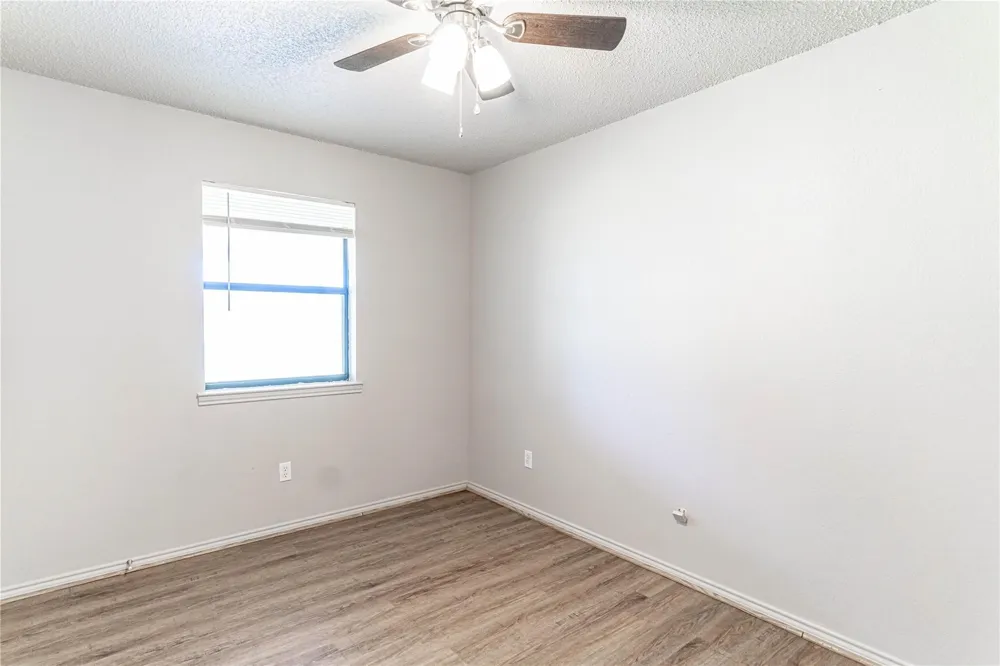 4031 Country Meadows Circle Granbury, TX 76049