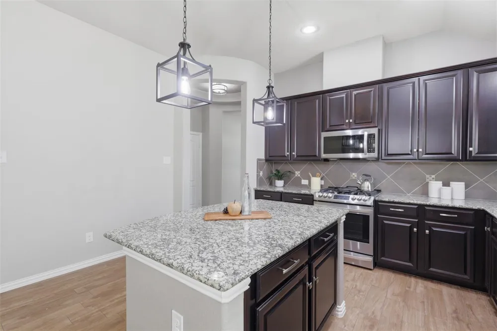 2809 Parkside Village Lane Pearland, TX 77581