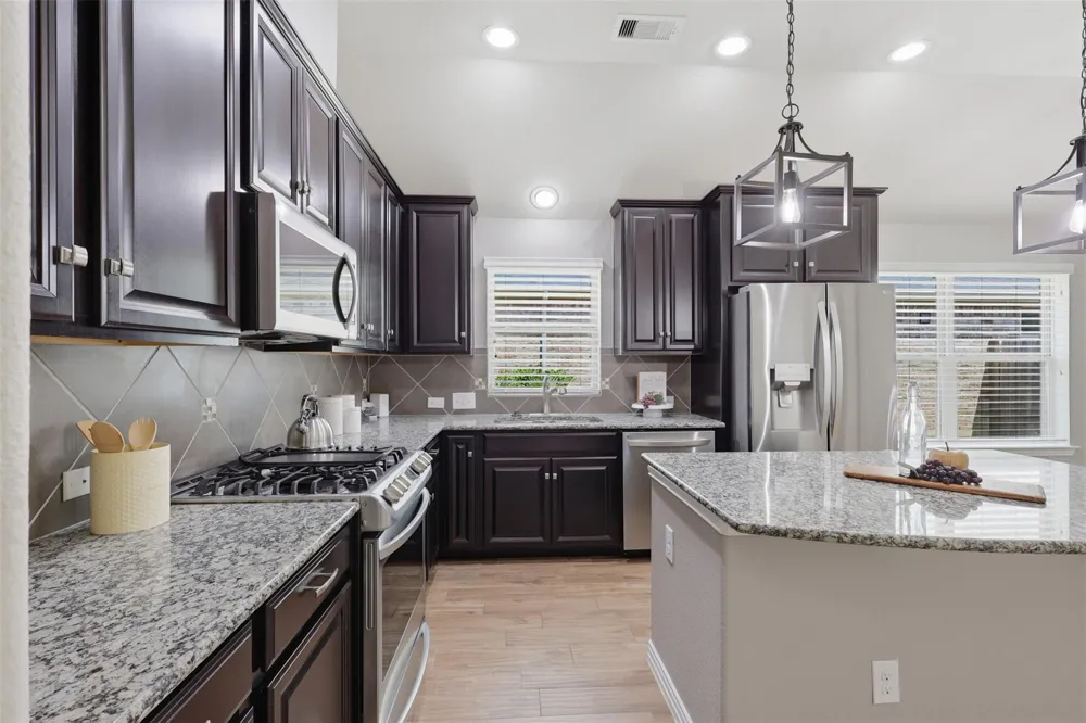 2809 Parkside Village Lane Pearland, TX 77581