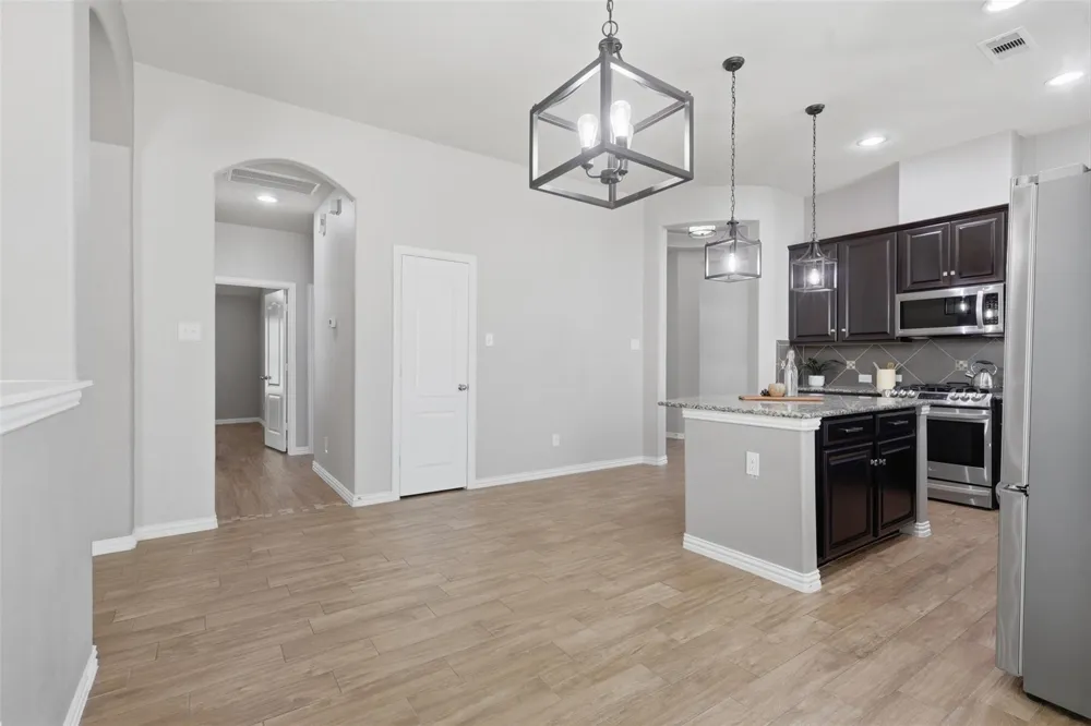 2809 Parkside Village Lane Pearland, TX 77581
