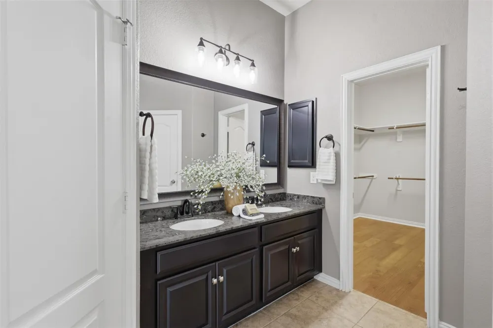 2809 Parkside Village Lane Pearland, TX 77581