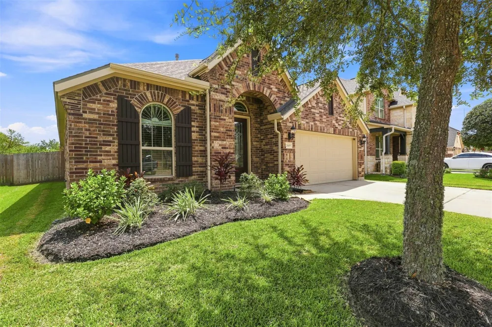 2809 Parkside Village Lane Pearland, TX 77581