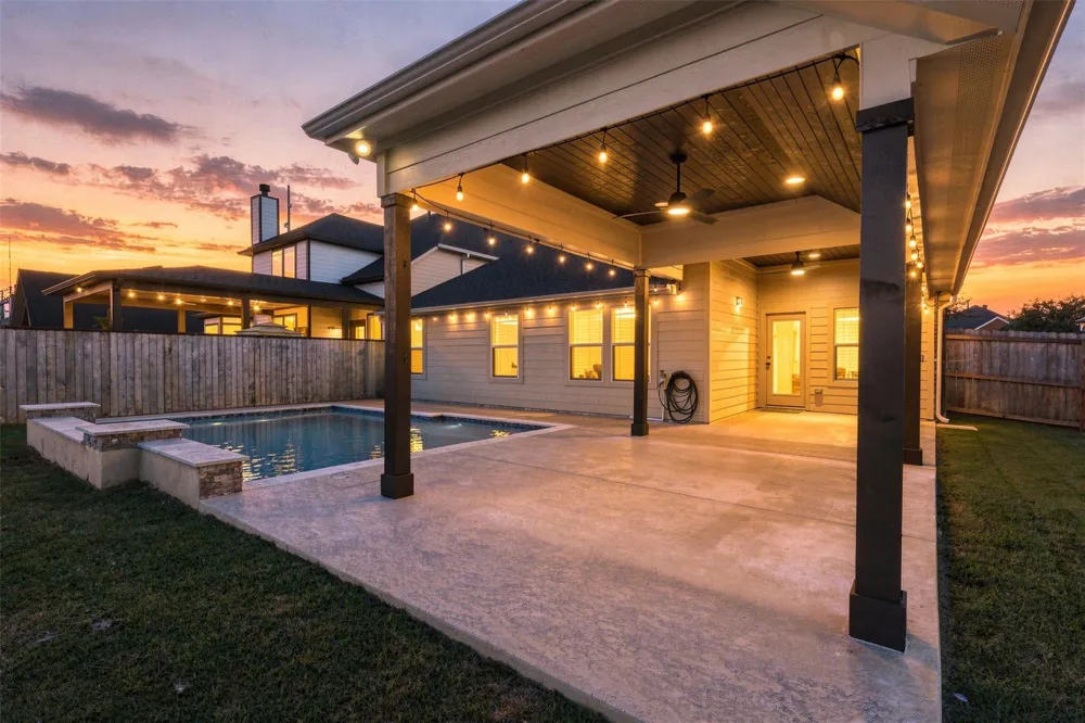 2809 Parkside Village Lane Pearland, TX 77581