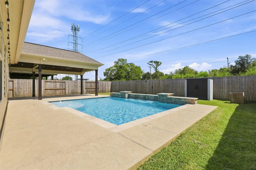 2809 Parkside Village Lane Pearland, TX 77581