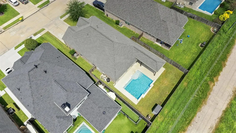 2809 Parkside Village Lane Pearland, TX 77581