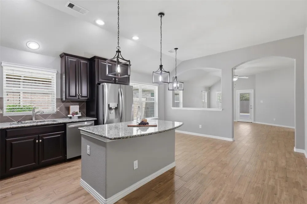 2809 Parkside Village Lane Pearland, TX 77581