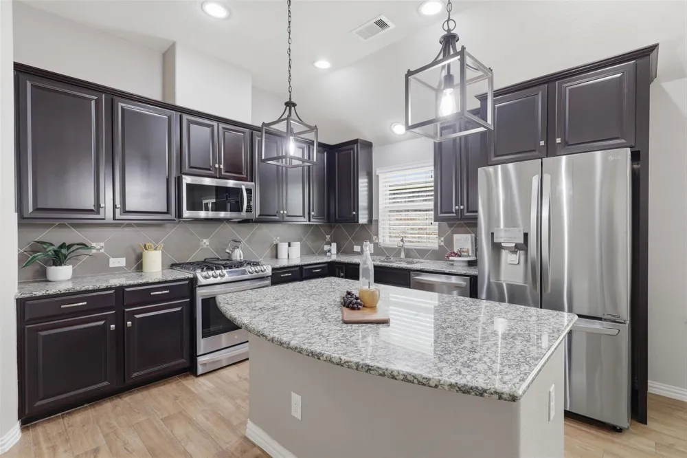 2809 Parkside Village Lane Pearland, TX 77581
