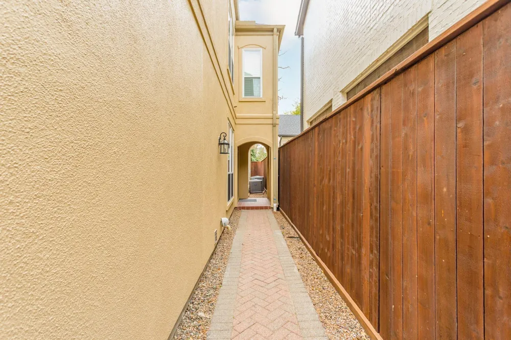 2504 Park Street #B Houston, TX 77019