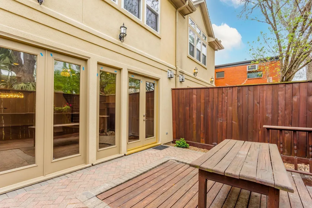 2504 Park Street #B Houston, TX 77019