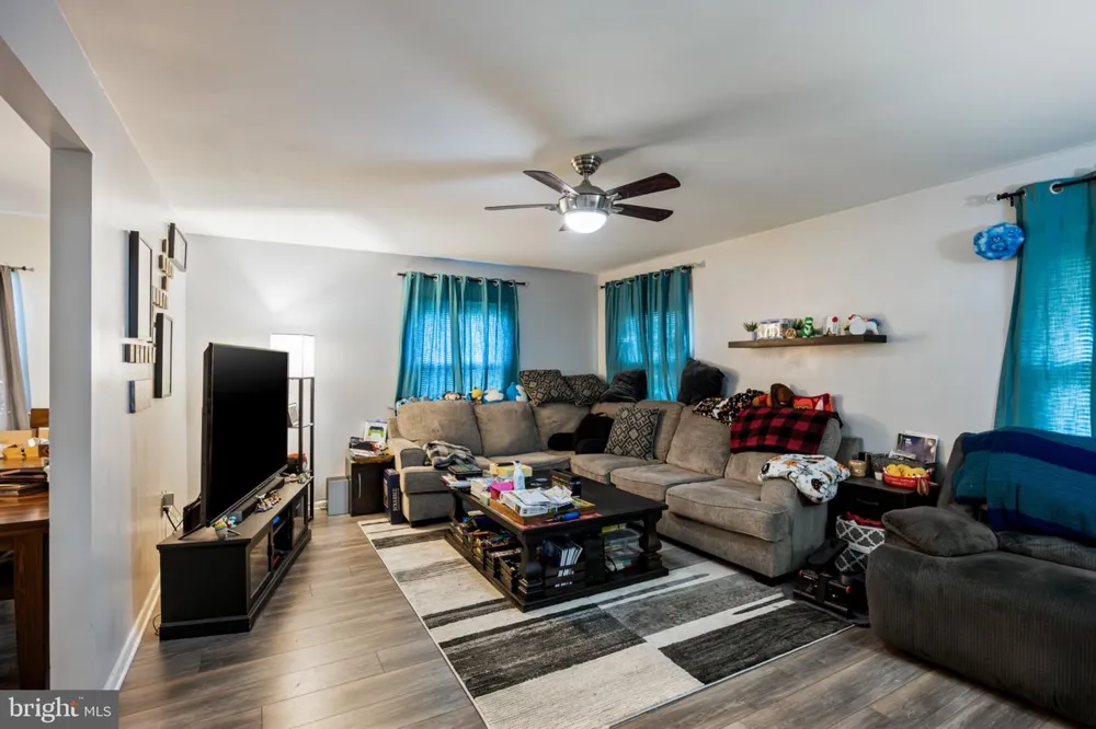 24 MAYAPPLE LANE Willingborough, NJ 08046