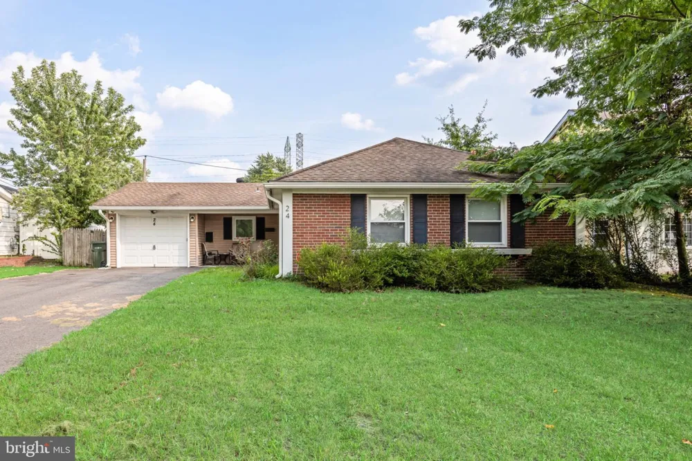 24 MAYAPPLE LANE Willingborough, NJ 08046