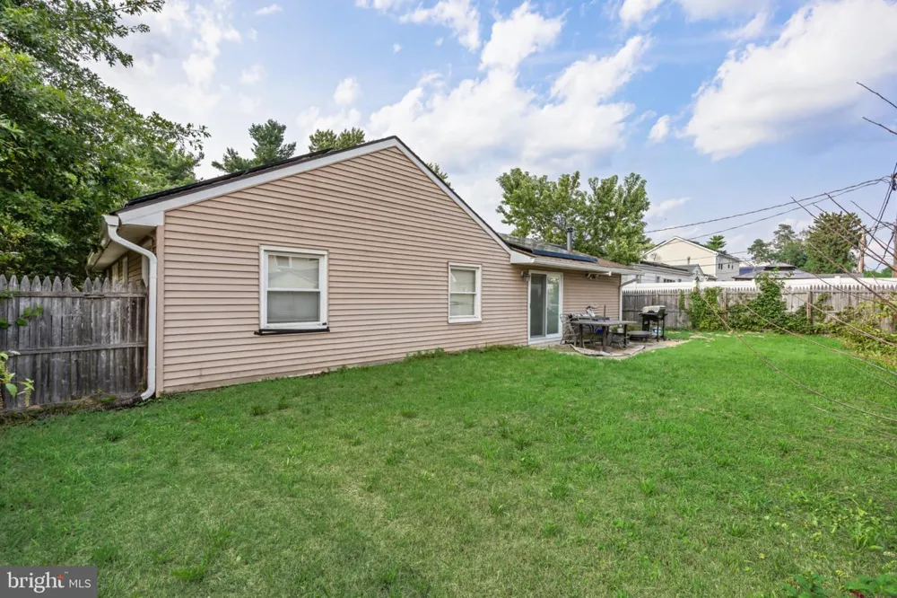 24 MAYAPPLE LANE Willingborough, NJ 08046