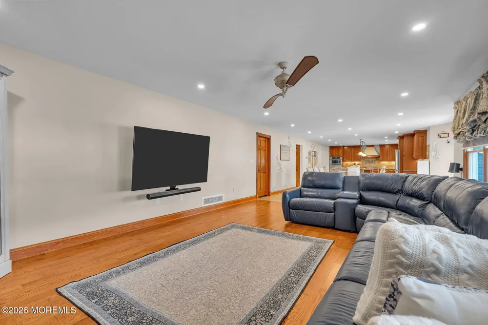 9 Yosemite Road Howell, NJ 07731
