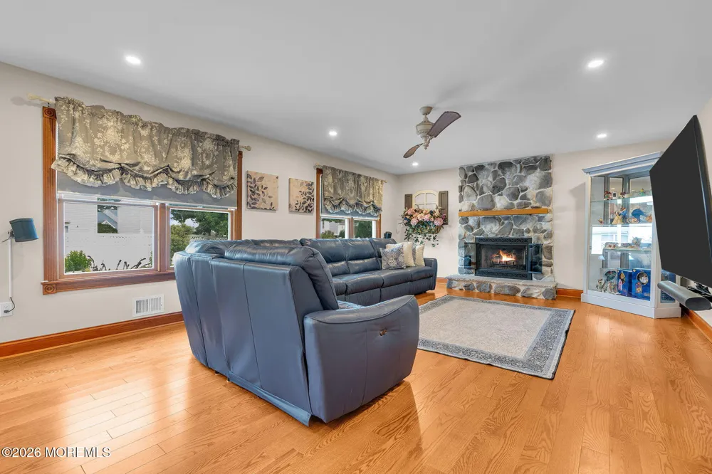 9 Yosemite Road Howell, NJ 07731
