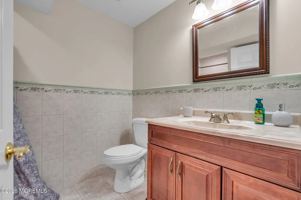 9 Yosemite Road Howell, NJ 07731