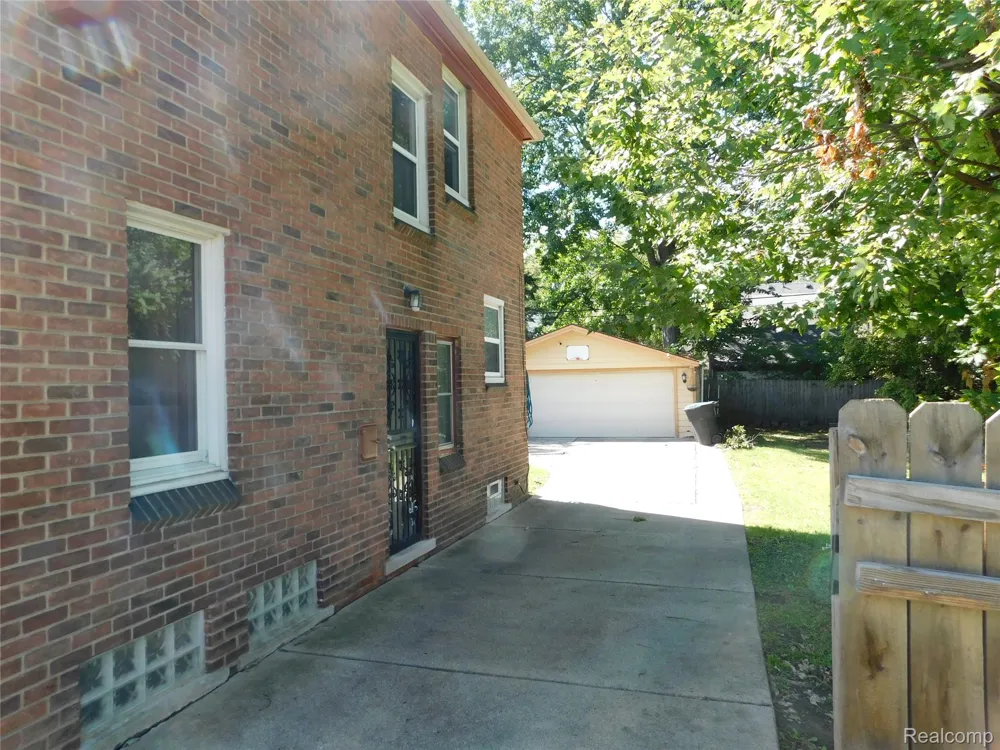 14225 Greenview Road Detroit City, MI 48223