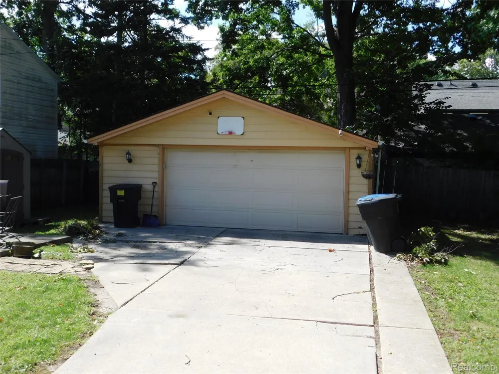 14225 Greenview Road Detroit City, MI 48223