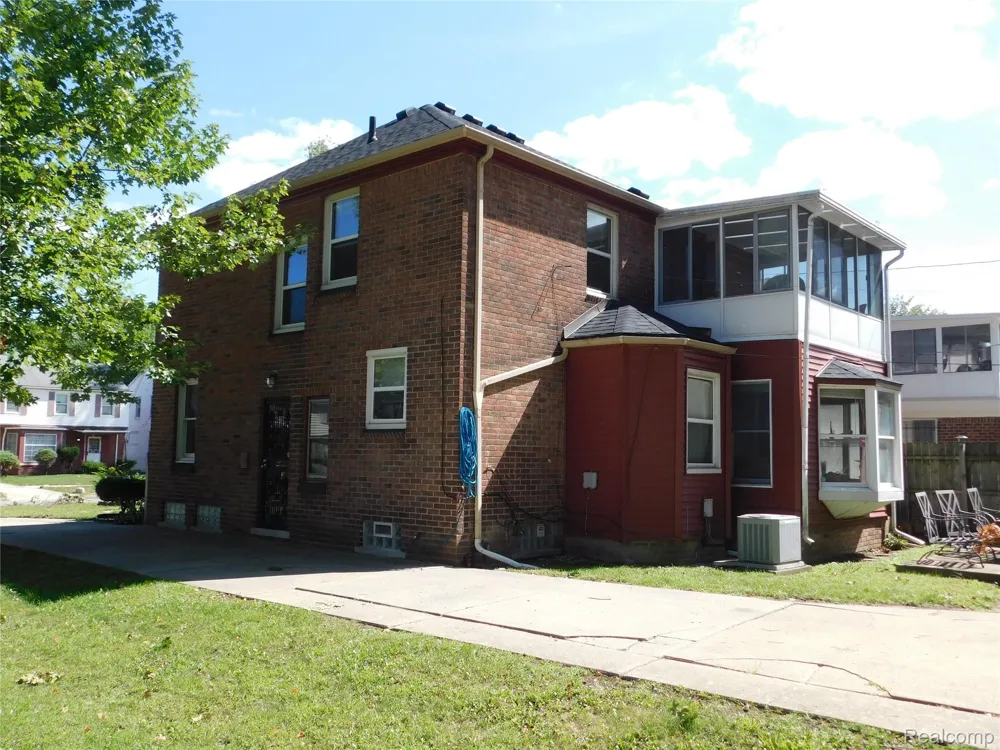 14225 Greenview Road Detroit City, MI 48223
